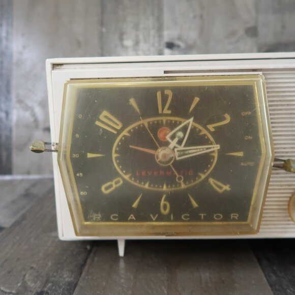 Vintage 1959 RCA VICTOR LEVERMATIC CLOCK RADIO #C-2E MCM - Picture 4 of 10